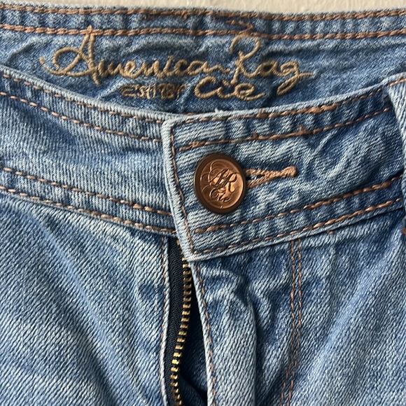 American Rag Blue Jeans- Juniors | Style: Distressed Cropped2 | Size:11 *Vintage - Picture 3 of 12